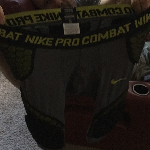 Nike Pro Combat Shorts - Picture 3 of 4